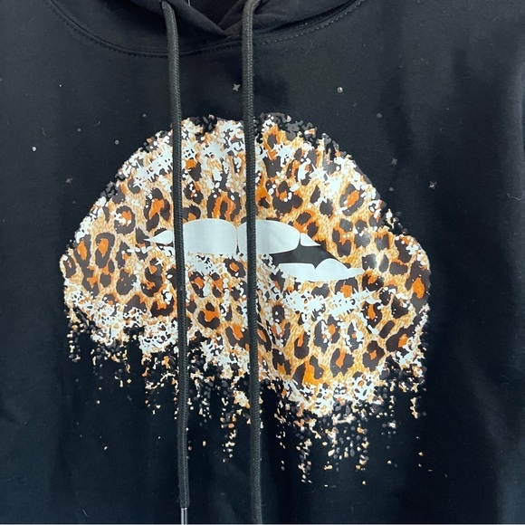 NWT Lips Cropped Hoodie - Picture 2 of 5